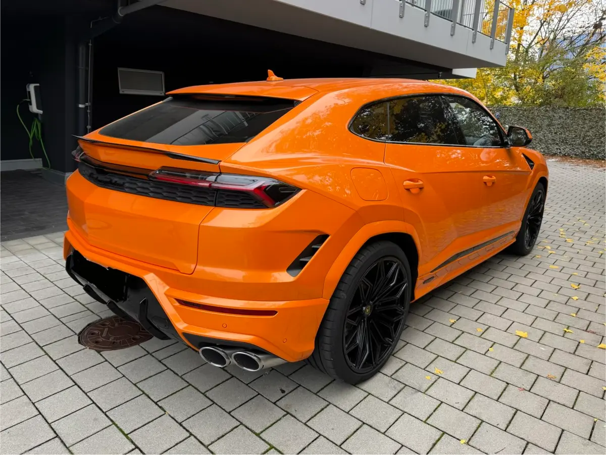 Lamborghini URUS SE 2025, exterior — Cannes Lux Car Rental, Cannes. Corporate convoy comfort from hotel to MIPIM venue